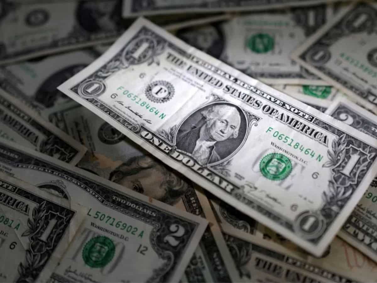 Dollar drifts as traders weigh rate path; yen fragile