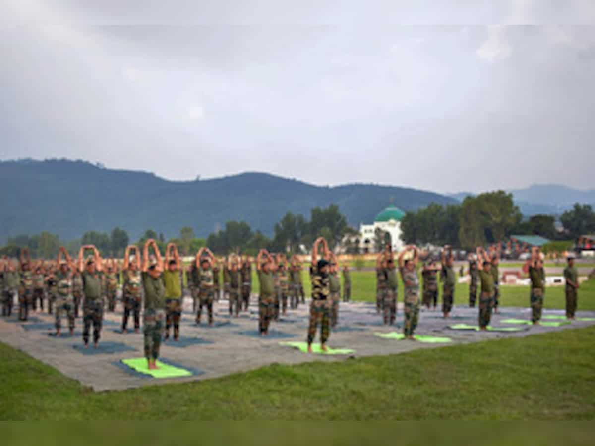 Indian Army conducts yoga sessions at over 100 locations along borders, forms 'Bharatmala'