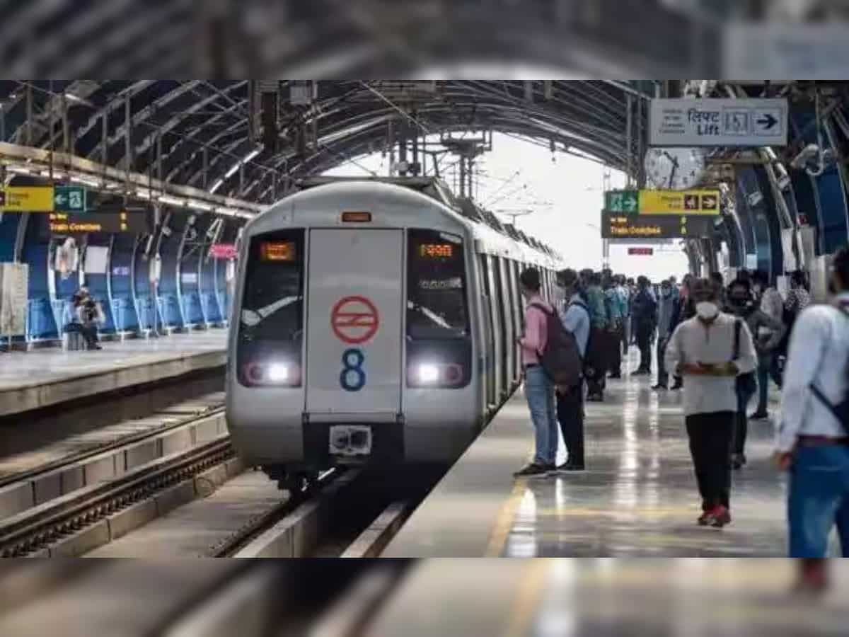 Good news for Delhi Metro commuters! DMRC allows travelers to carry THESE many bottles of alcohol in trains
