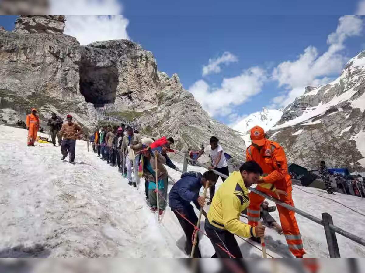 Amarnath Yatra begins, first batch of pilgrims leaves for cave shrine