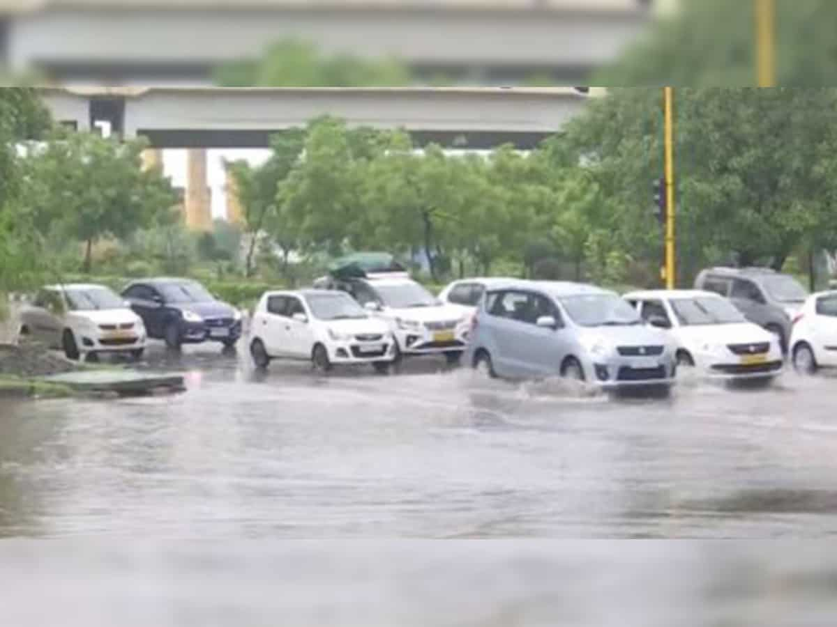 Sunny morning in parts of Mumbai; IMD predicts moderate showers