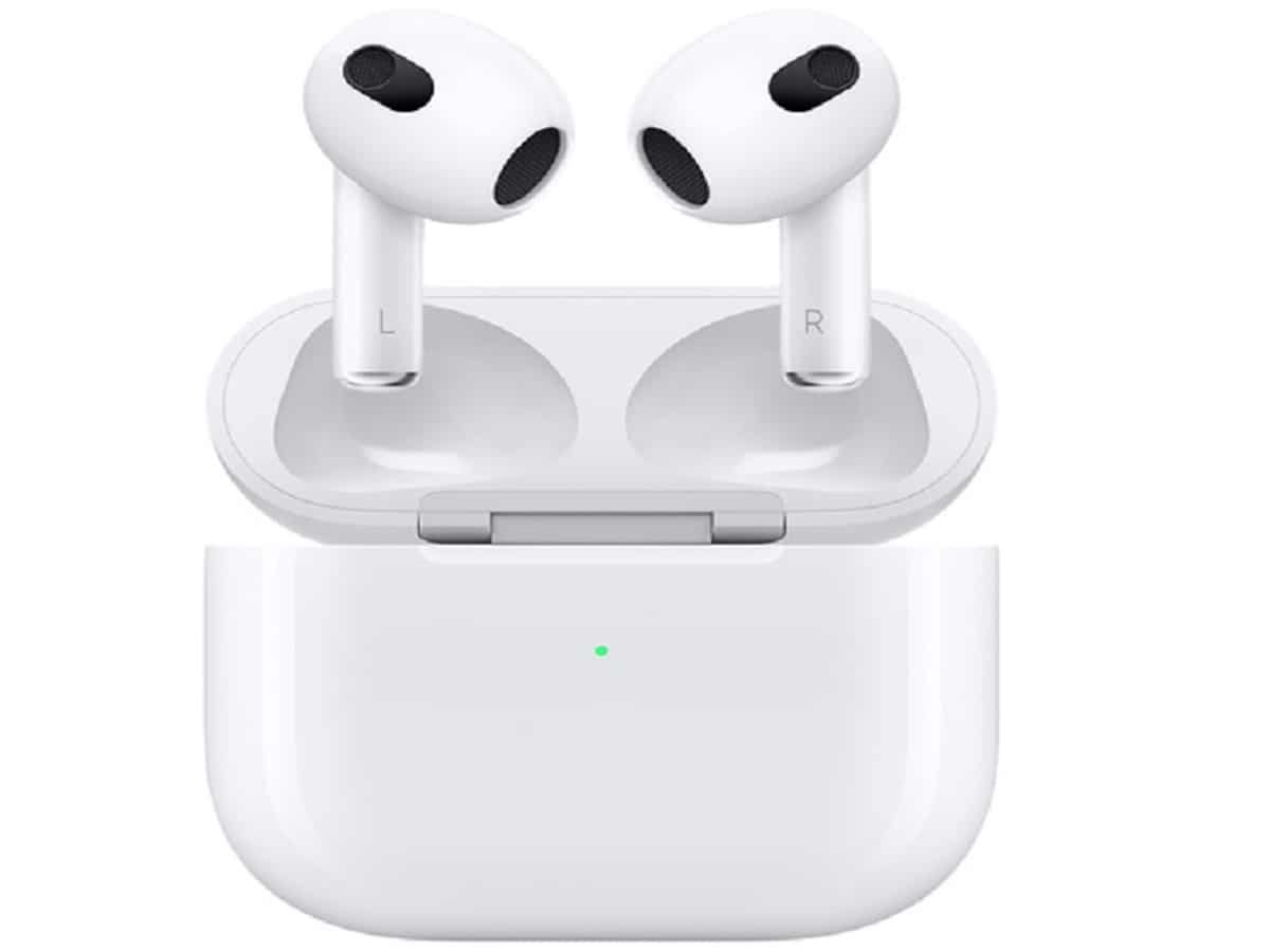 Apple AirPods may soon be loaded with hearing-aid-like features, body temperature tracking
