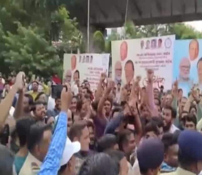  Scuffle between supporters of Sharad Pawar and Ajit Pawar