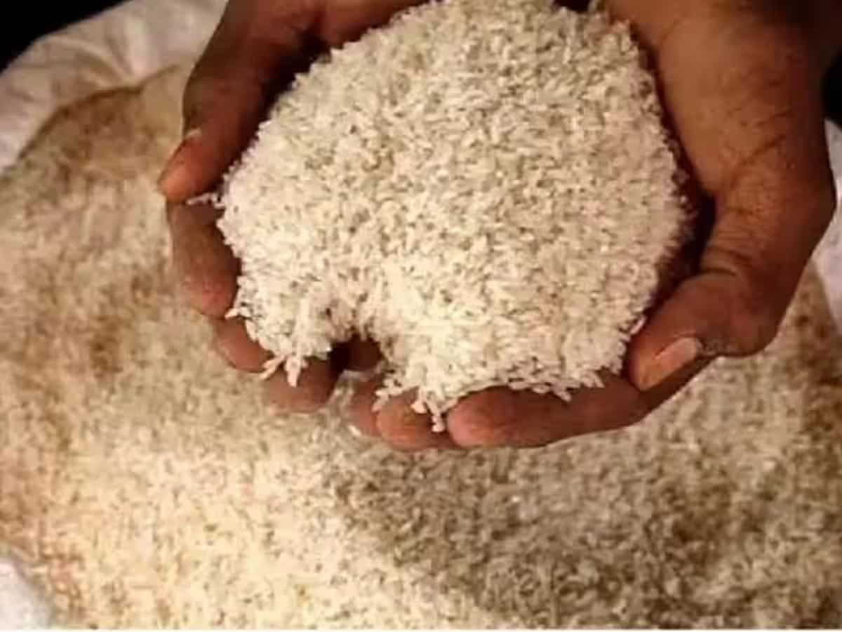 Karnataka govt to give money instead of 5 kg additional rice to BPL  families due to non-availability of grains