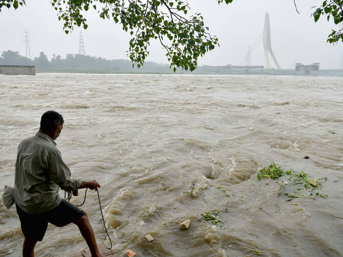 river-yamuna-is-dead-in-delhi-has-zero-per-cent-oxygen-reveals