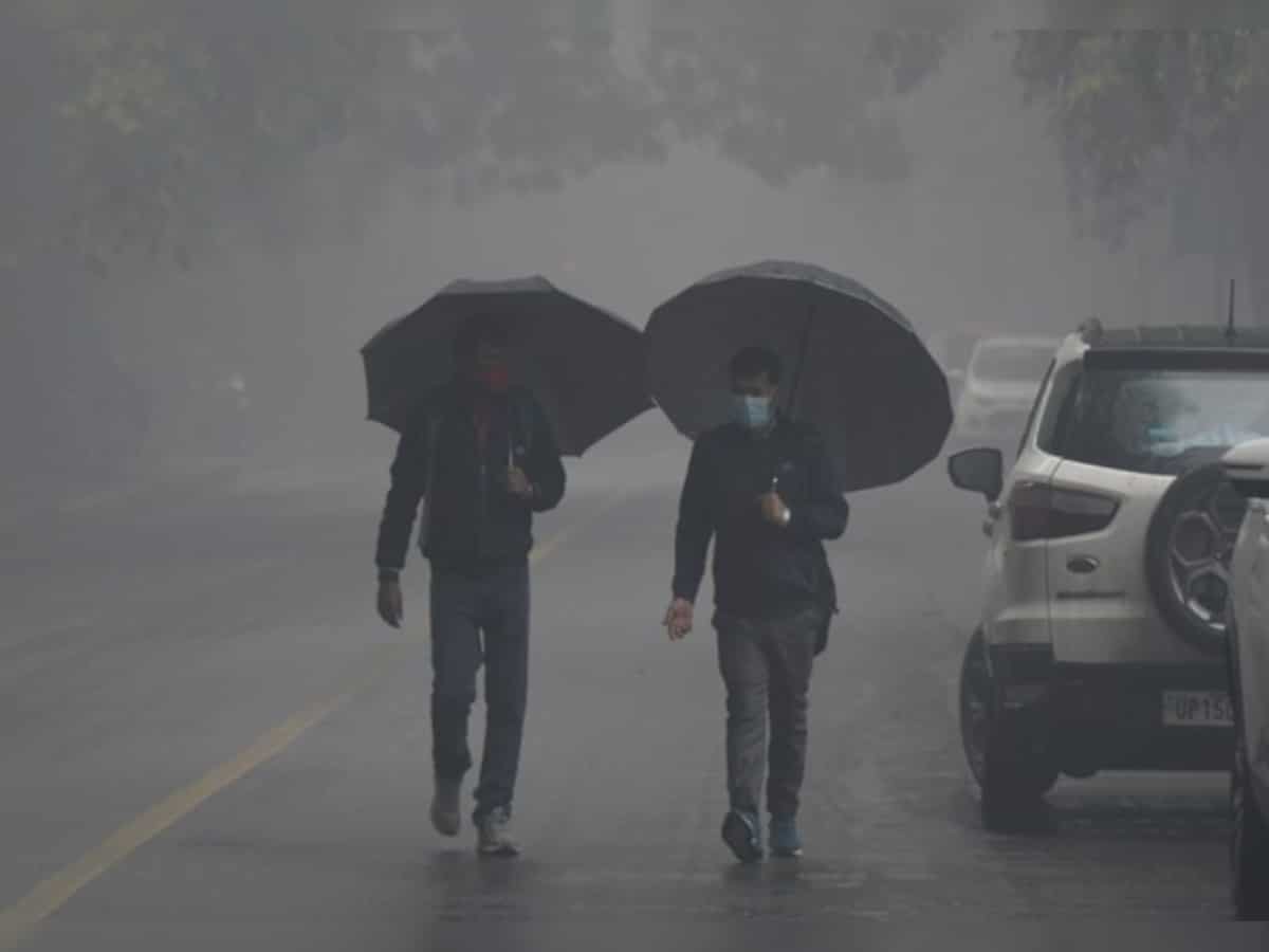 Delhi records minimum temperature of 26.6 degrees, light rain predicted