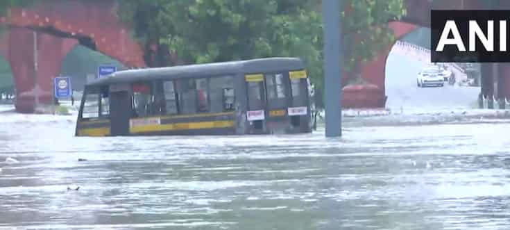 Government bans entry of heavy goods vehicles in Delhi as Yamuna swells