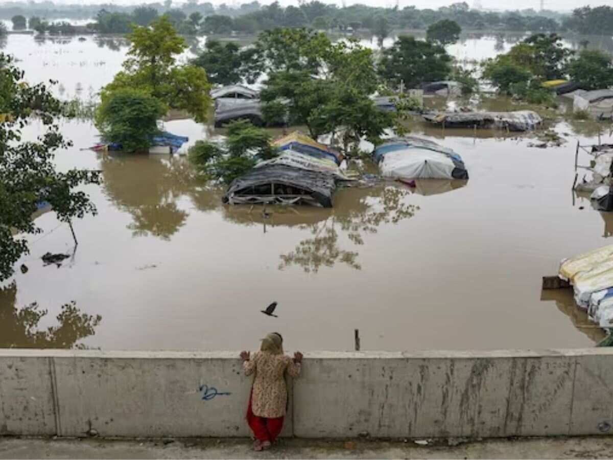 Yamuna water flows to ITO, Rajghat as Irrigation Department regulator suffers damage 