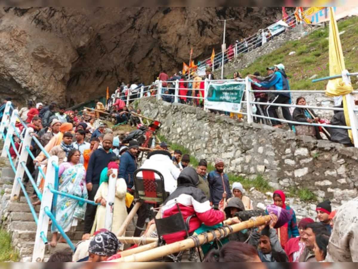  Over 2 lakh pilgrims perform Amarnath Yatra in first fortnight