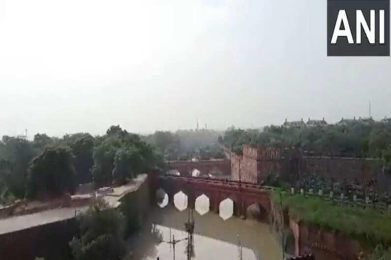 Water level of Yamuna in Delhi rises slightly to 205.58 metres, still above danger mark 