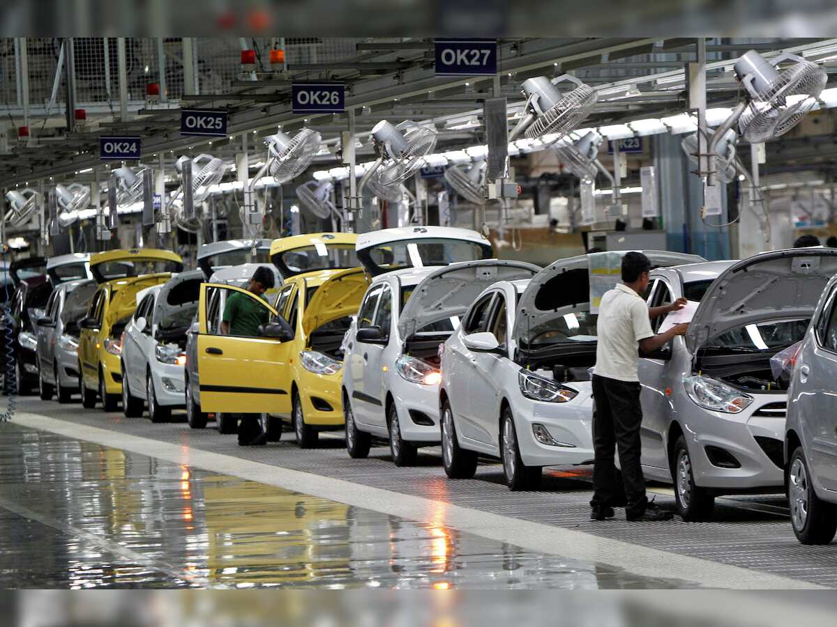 Automobile exports from India dip 28 % in Q1 as several markets hit by monetary crisis