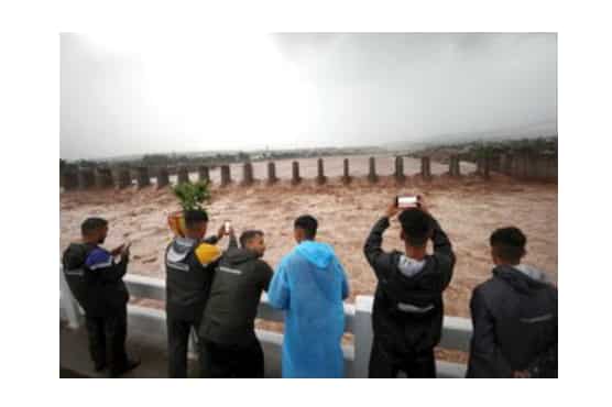Heavy rains lash Jammu, traffic suspended on Jammu-Srinagar national highway