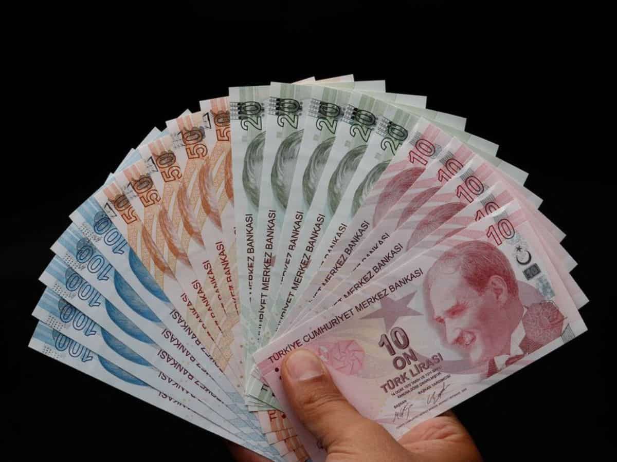 Turkish lira falls ahead of central bank decision