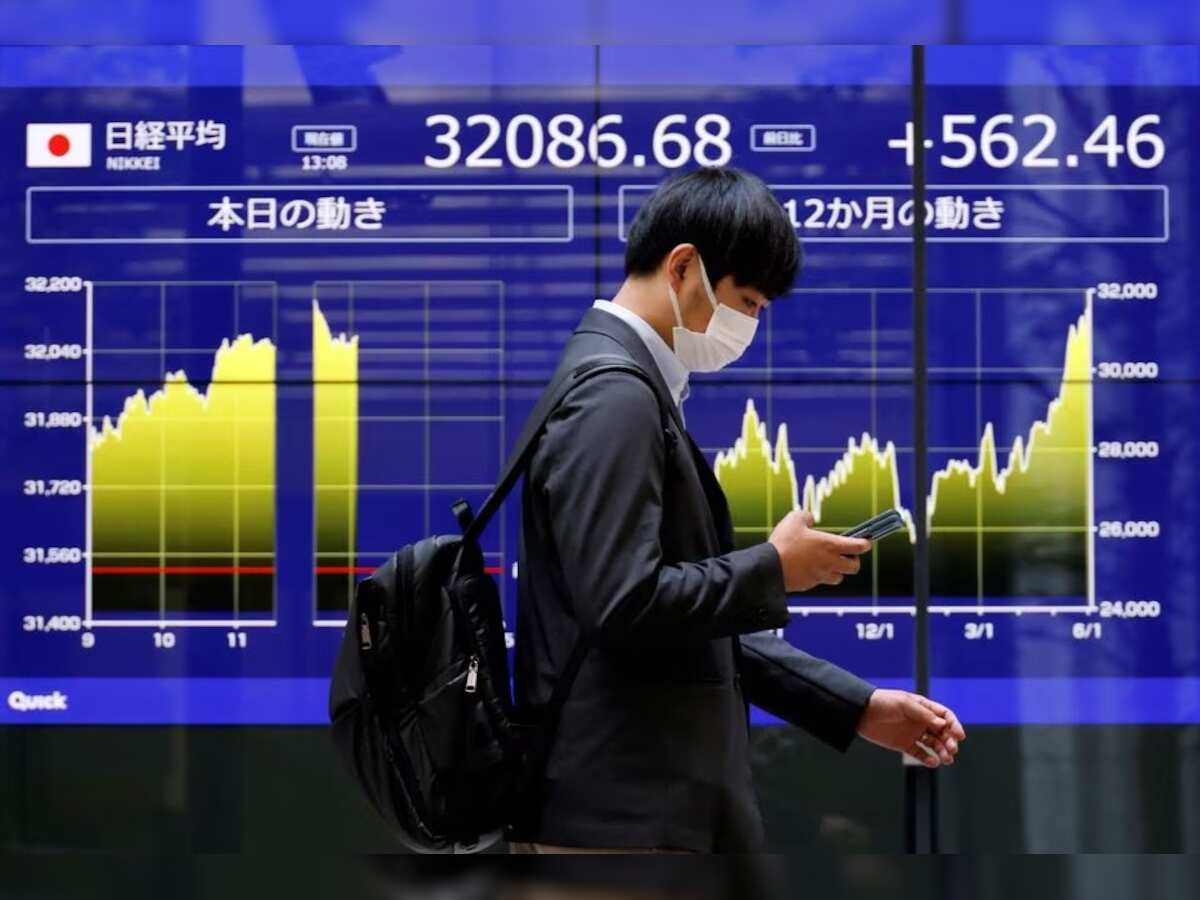 Asian shares fall after US tech falters, dollar and yields hold gains