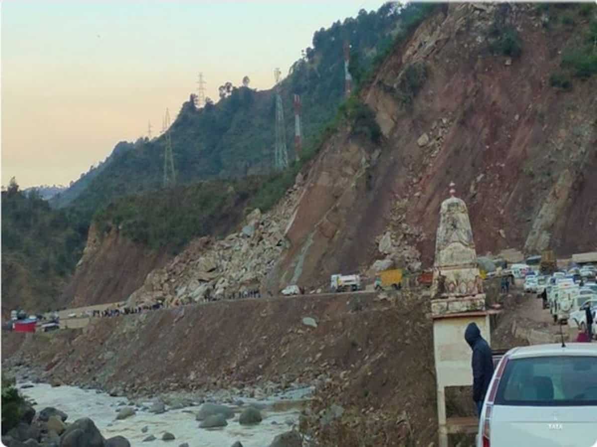 Rains, landslides: Traffic movement suspended on Jammu-Srinagar highway, Amarnath yatri convoy stopped at Ramban