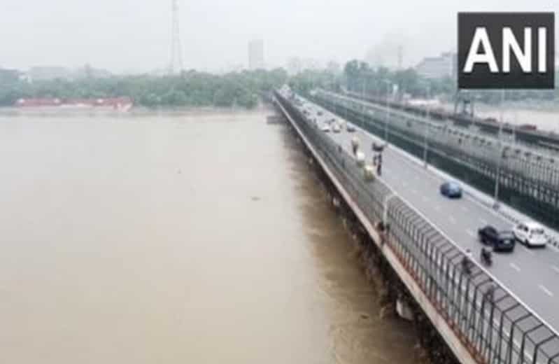 Yamuna water level in Delhi above danger level; reaches 206.35 metres 