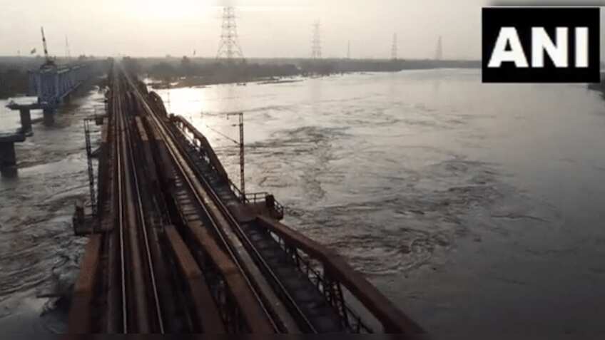 Delhi: Yamuna flows above danger mark at 206.56m