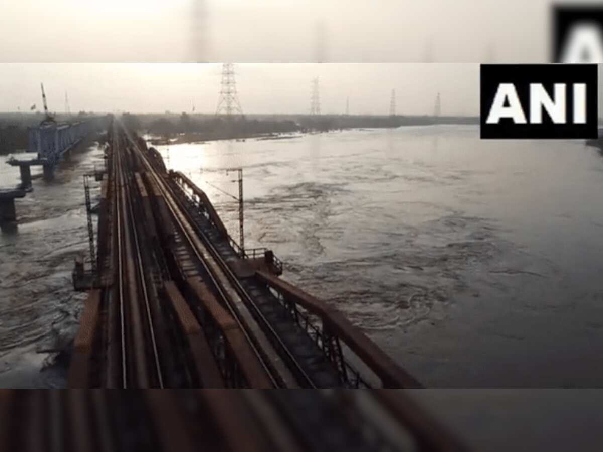 Delhi: Yamuna flows above danger mark at 206.56m