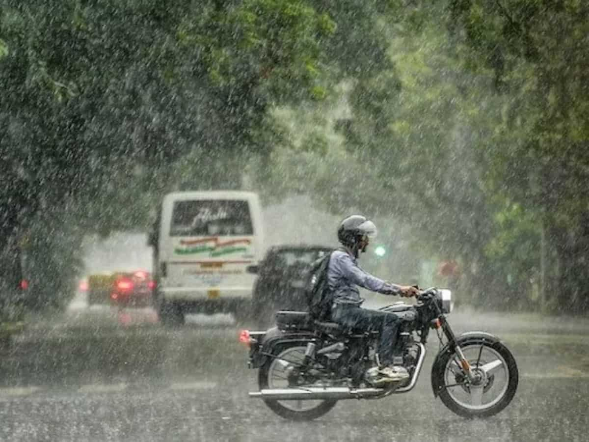 IMD issues 'orange' alert for Mumbai, Thane and Raigad; predicts heavy to very heavy showers