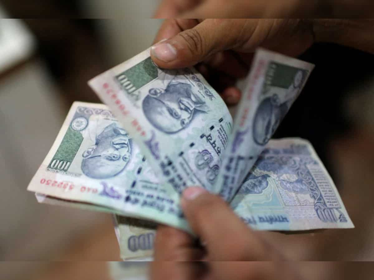 Rupee falls 7 paise to 81.95 against US dollar