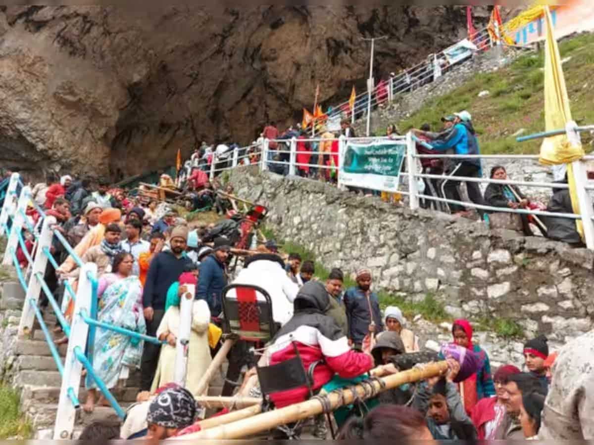 Fresh batch of 2,300 pilgrims leave Jammu for Amarnath Yatra