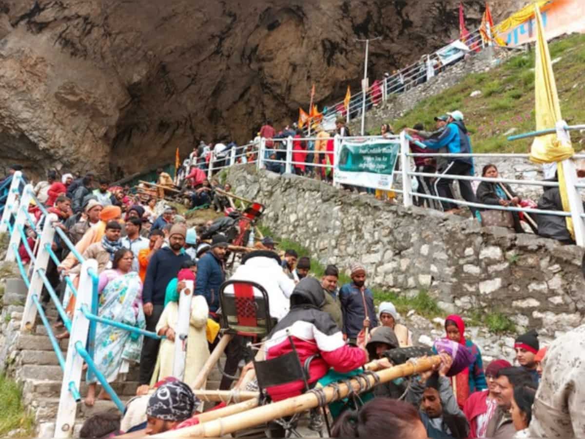 Over 1,006 pilgrims leave Jammu for Amarnath