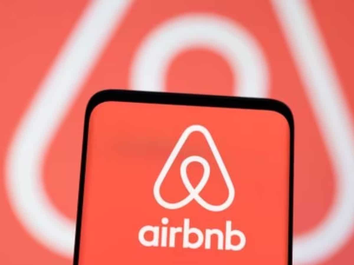 Airbnb forecasts upbeat revenue as international travel rebounds