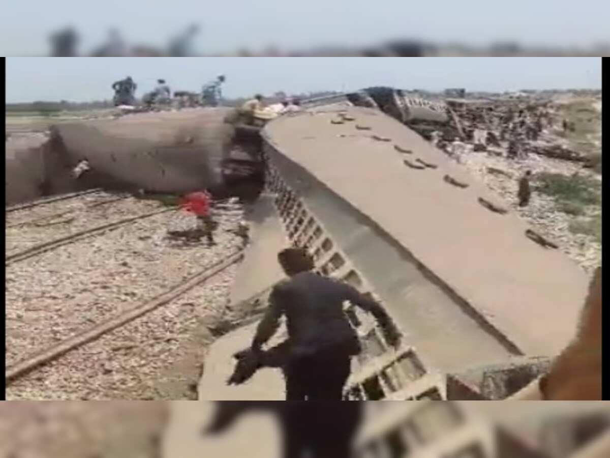 30 killed, 80 injured in train derailment in Pakistan 