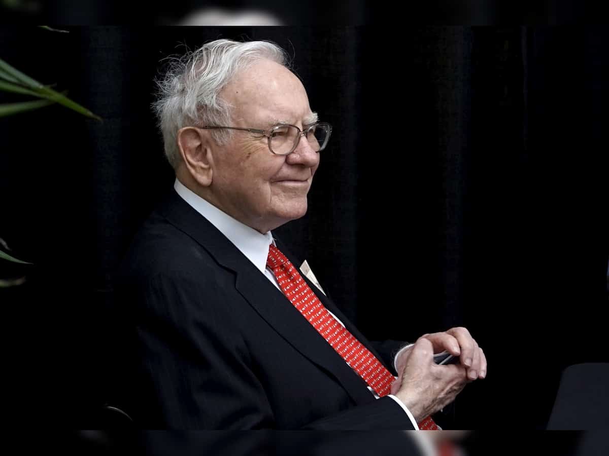 Berkshire posts record operating profit, rising rates boost Buffett's returns