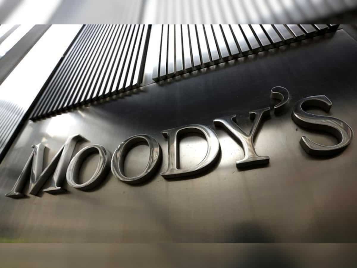 Moody's downgrades US banks, warns of possible cuts to others