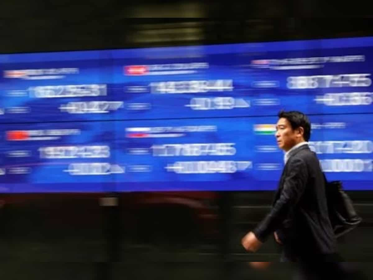 Asian shares hesitant on China inflation data, United States bank jitters