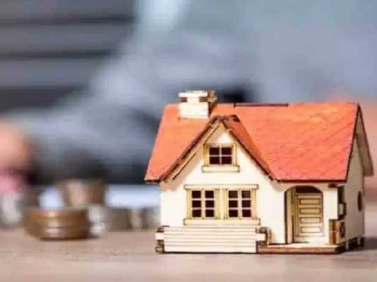 Floating interest rate vs fixed interest rate: What is RBI’s home loan resetting programme for borrowers?