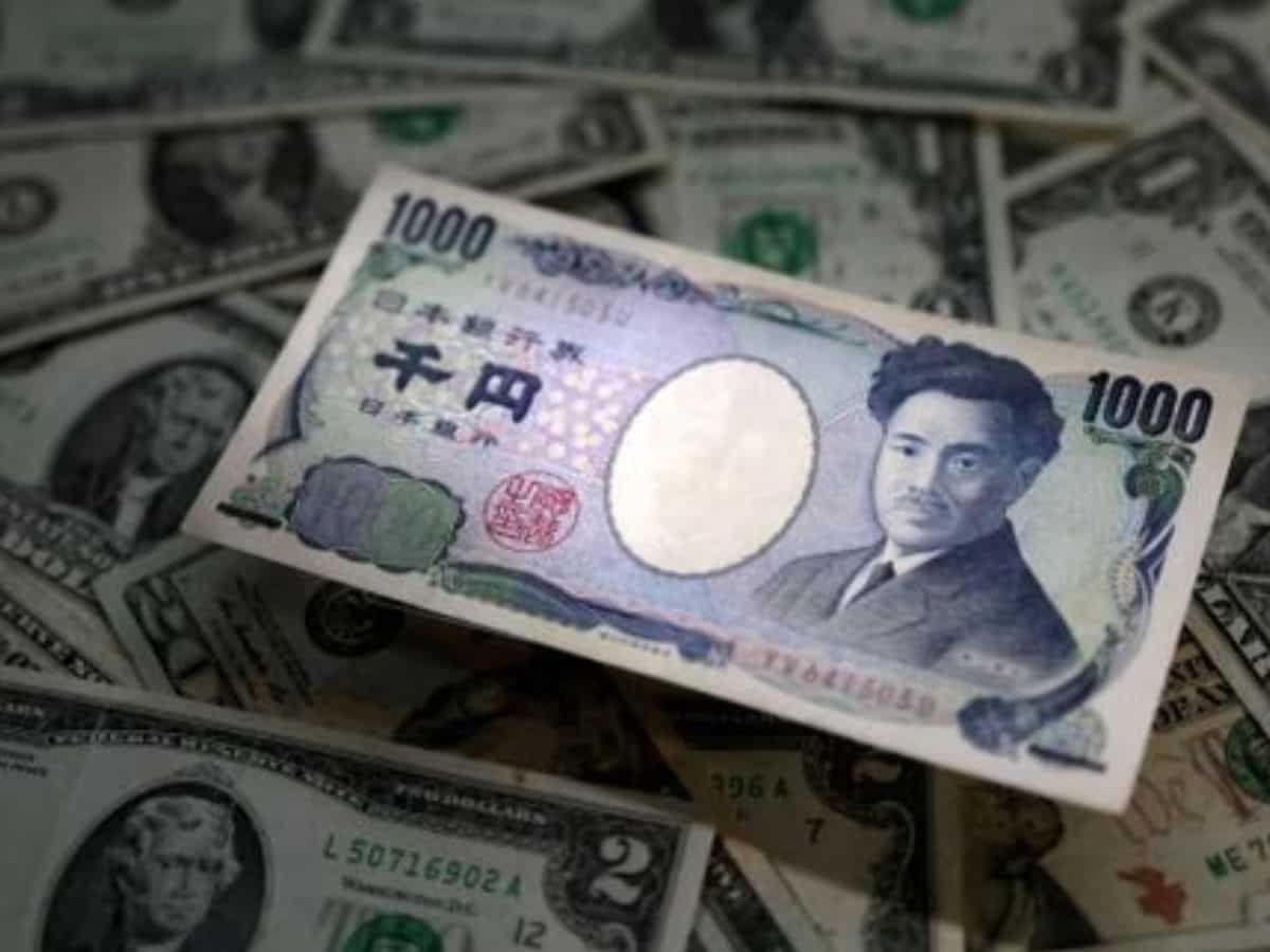 Dollar hits highest in more than a month on China economy concerns