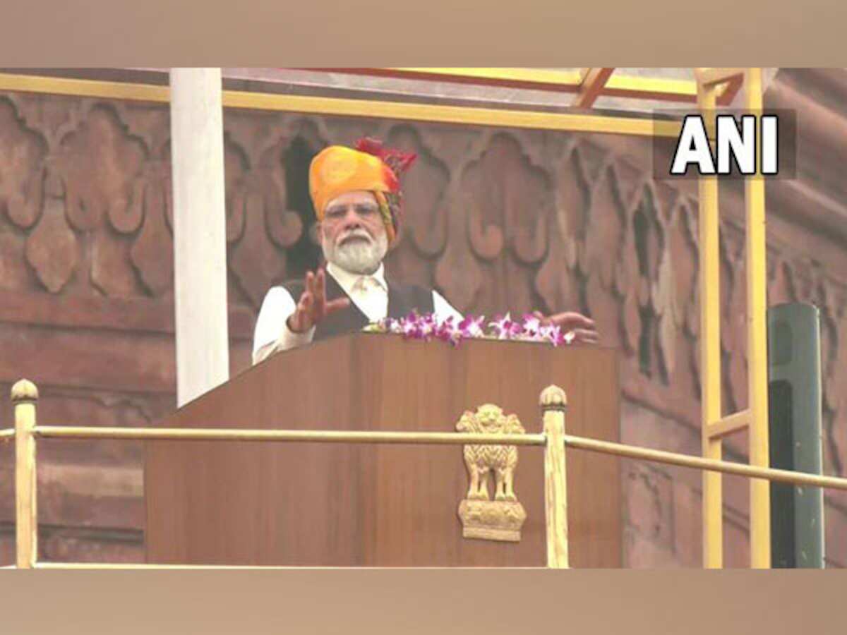In his 10th Independence Day speech, PM Narendra Modi addresses countrymen as 'parivarjan'