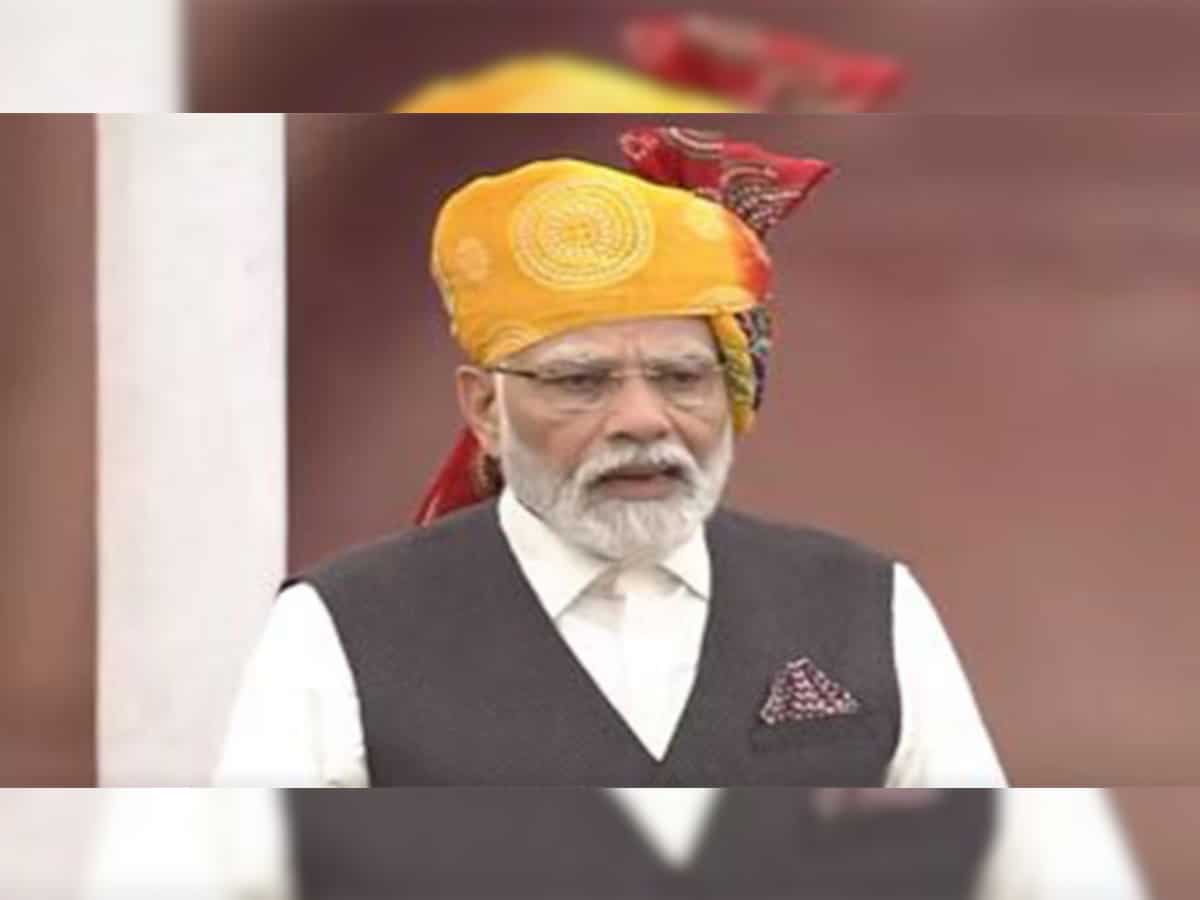 Keeping with tradition since 2014, PM dons multicolour Bandhani print turban on I-Day