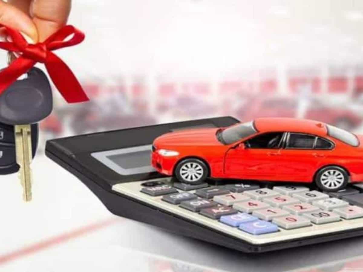 Loan vs Savings: Which is a better option to buy a car?