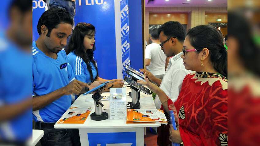 TRAI takes stock of call drops, network issues post 5G rollout; proposes one QoS regulation for voice and data services