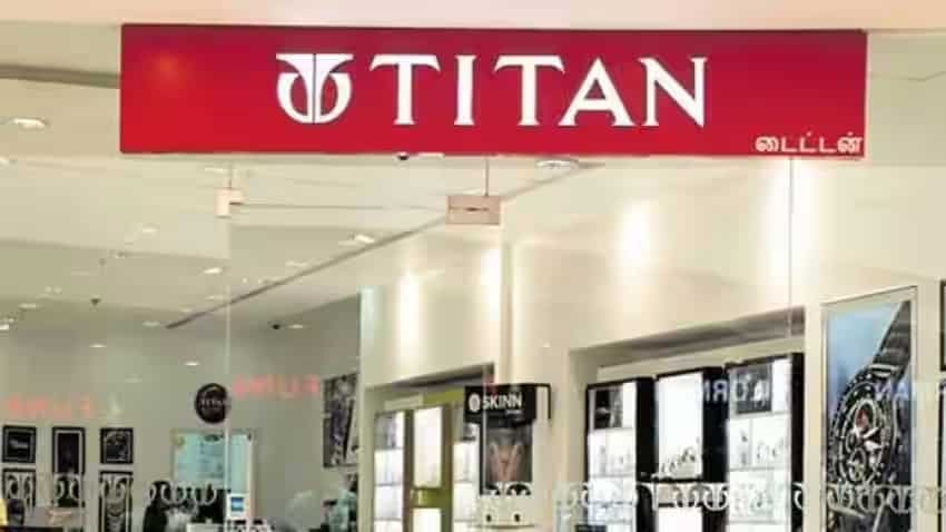 Titan best sale showroom offers