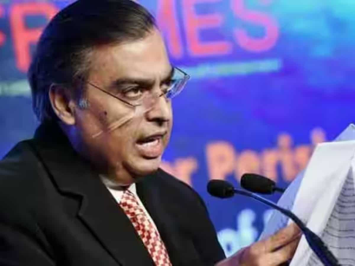 Succession Plans: Mukesh Ambani Introduces Isha as Leader of Reliance  Retail, Anant for New Energy