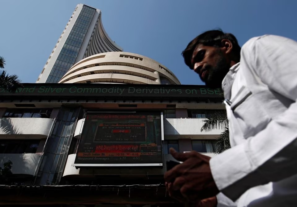 Share Market HIGHLIGHTS: Indices pare gains amid sell-off in banking stocks, Nifty ends at 19,347