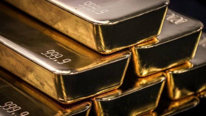 Commodity Capsule: Gold holds a 3-week high; LME copper dips; Oil rises | Watch video