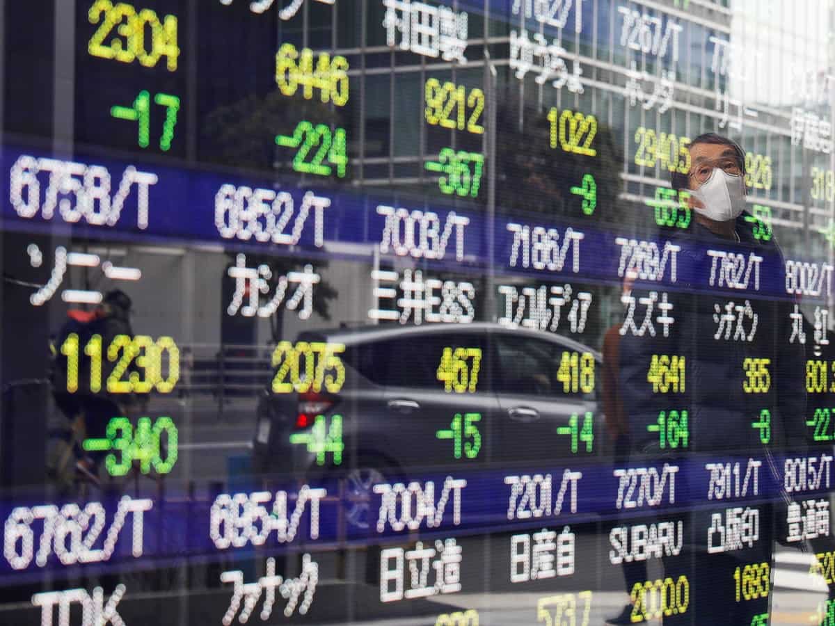 Asia stocks edge higher as China acts on housing, yuan weakness