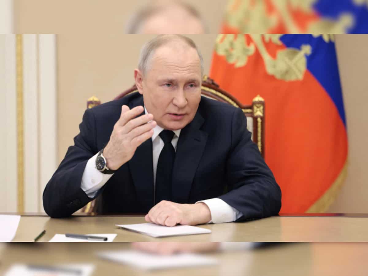 Russia attacks a Ukrainian port before key grain deal talks between Putin and Turkey's president 