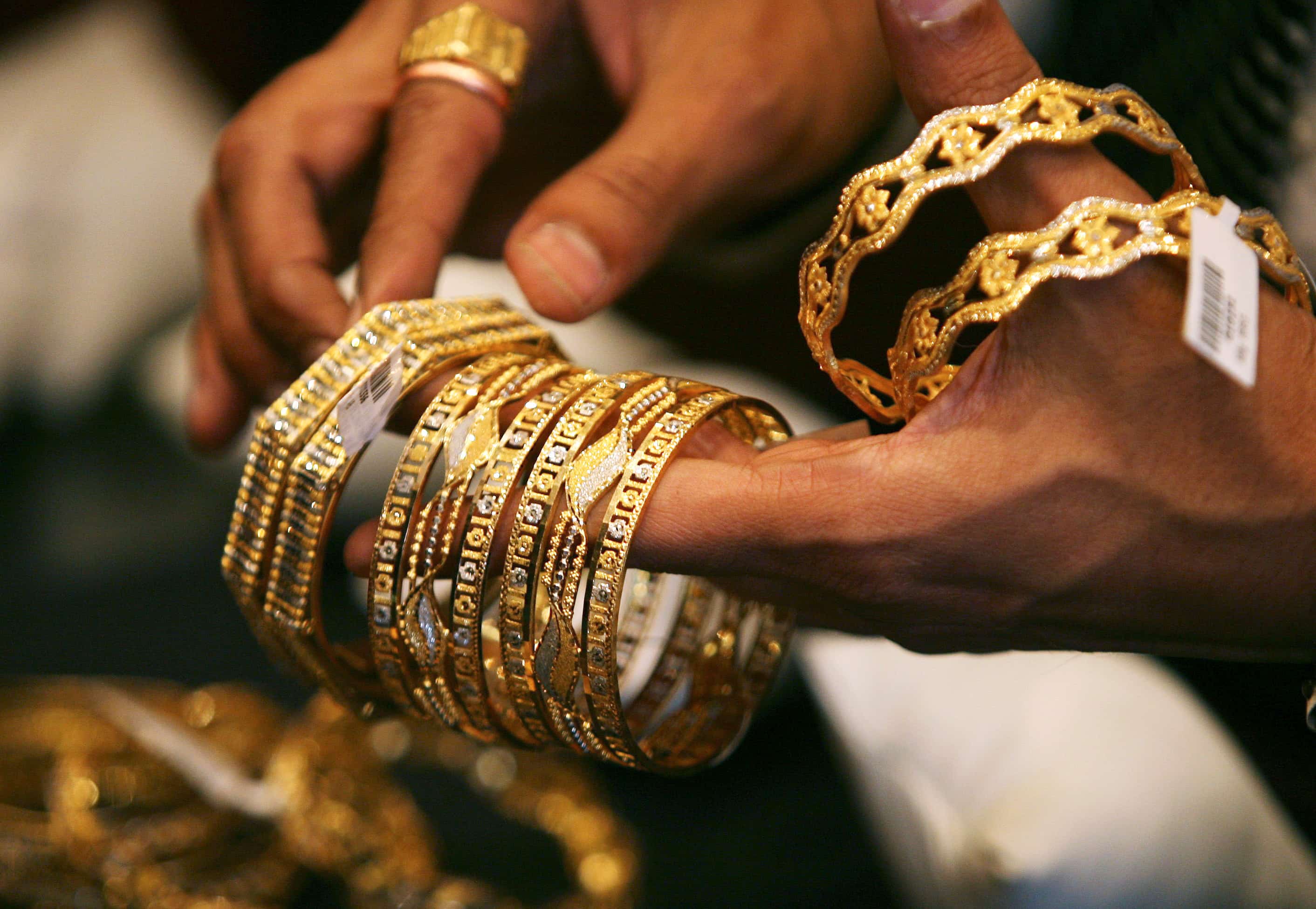 Gold and Silver price (September 4, 2023): Precious metal traded in green; Gold above Rs 59,000; Silver above Rs 75,000 | Zee Business