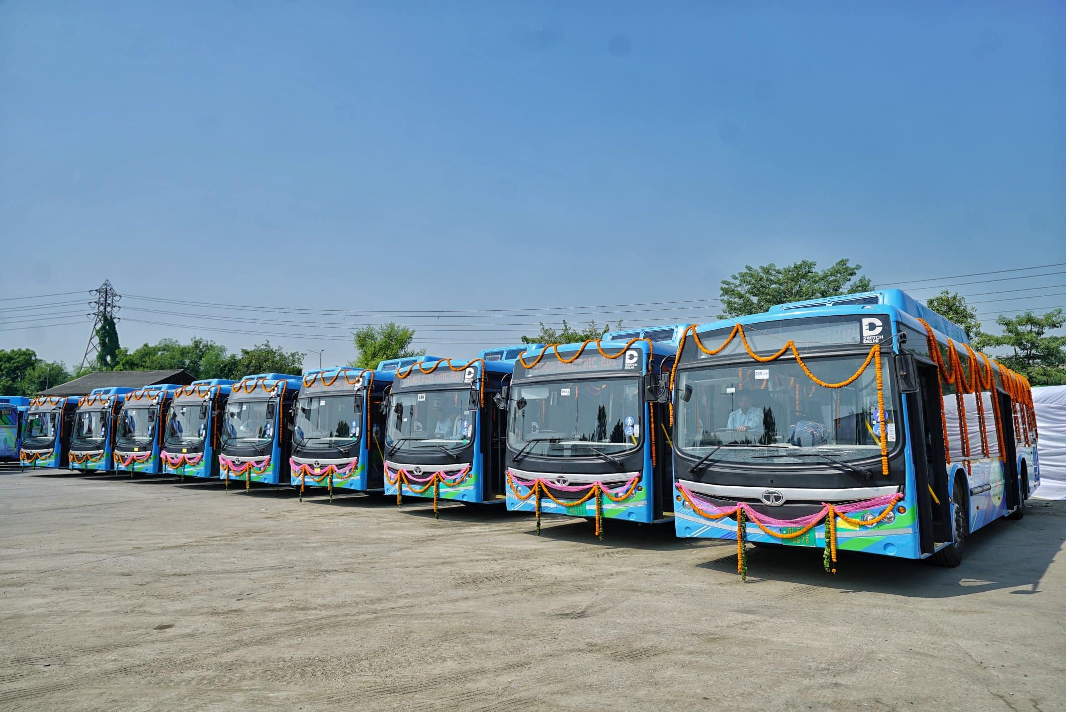 Delhi minister flags off 400 electric buses | Zee Business