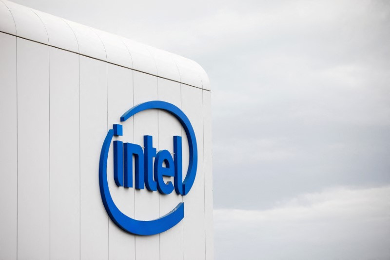 Intel aims to put a trillion transistors in a chip package by 2030 ...