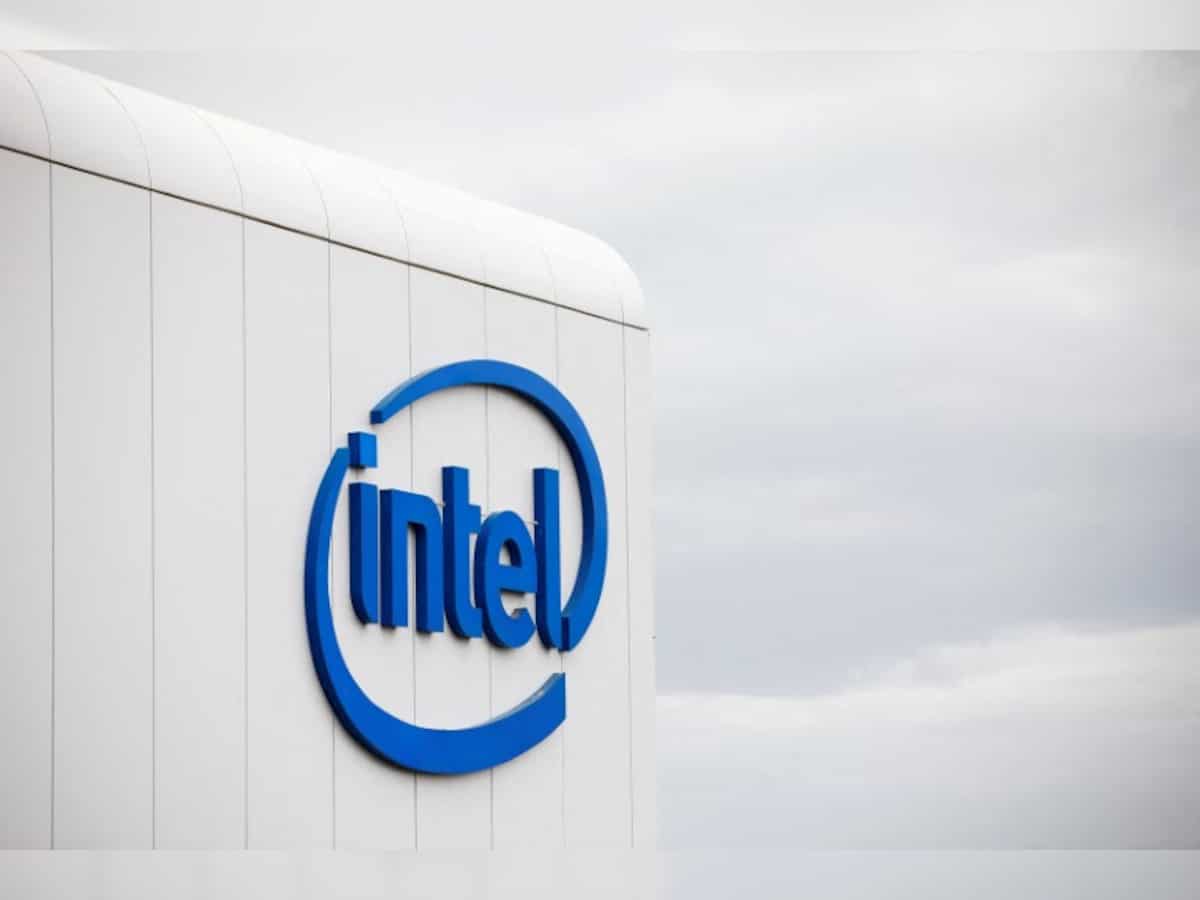 Intel aims to put a trillion transistors in a chip package by 2030