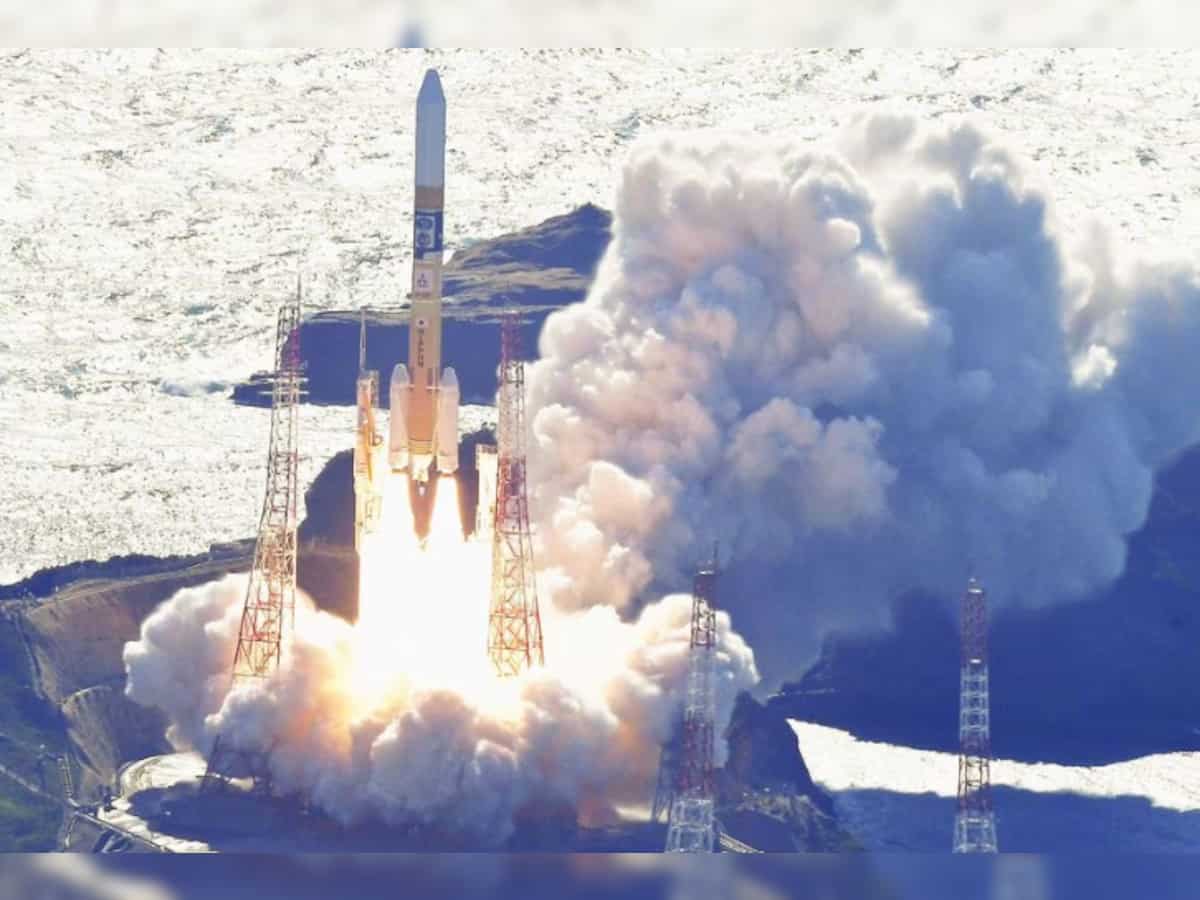Japan launches moon sniper lunar lander SLIM into space