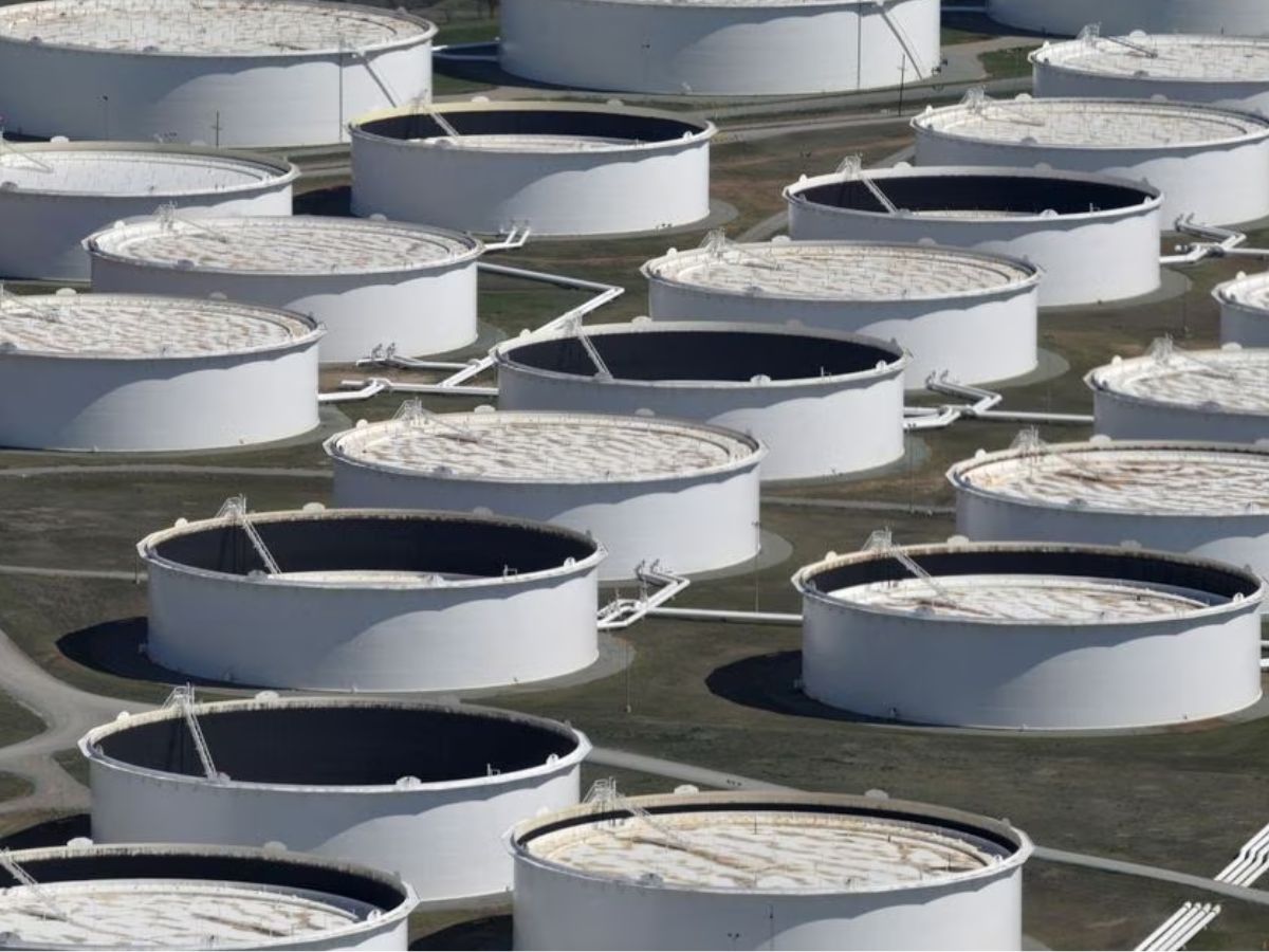 Oil prices stable as market awaits data on inventories, economy
