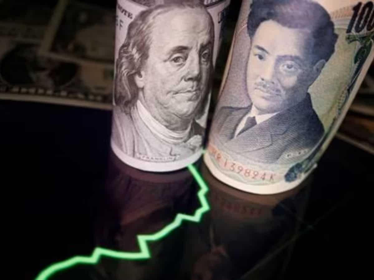 Yen stands tall, dollar finds floor ahead of US inflation